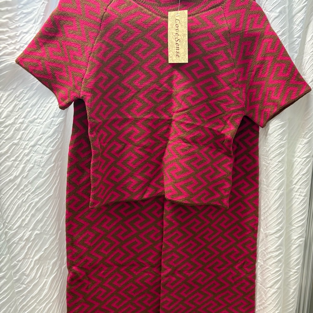Geometric Patterned Sweater - Pink and Gold - Picture 3 of 3